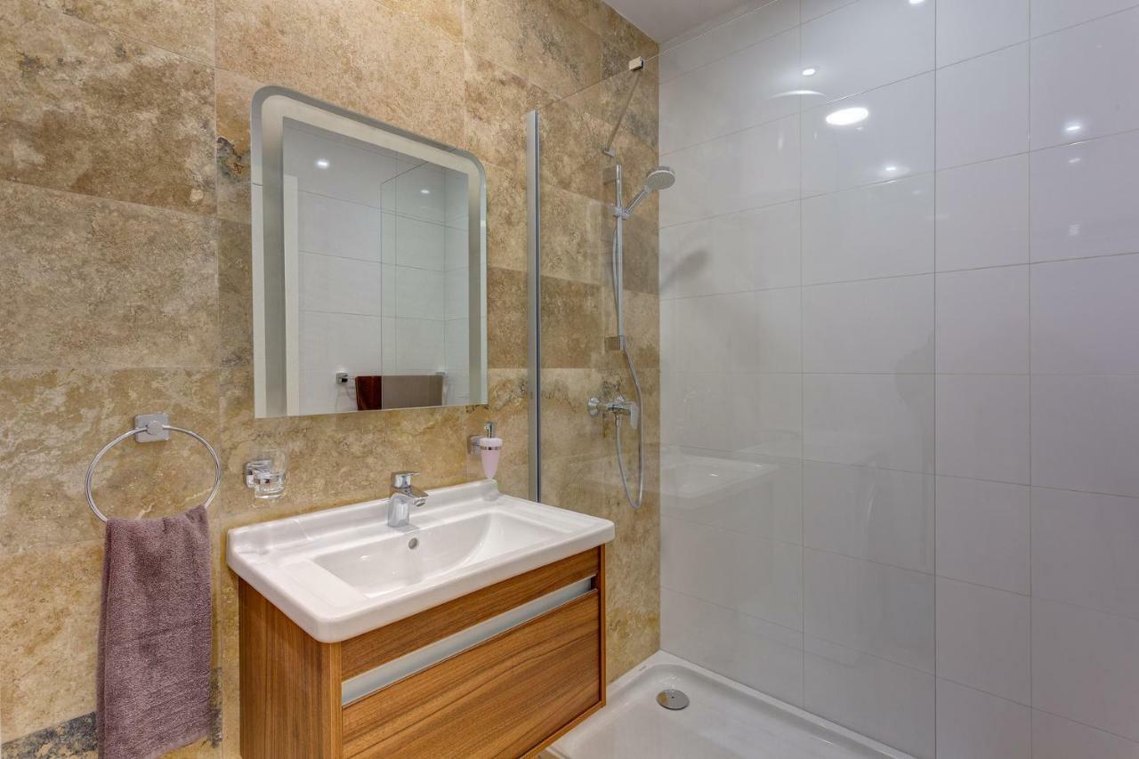 Modern 2 Bedroom Apartment In St Julians Saint Julian's Bagian luar foto