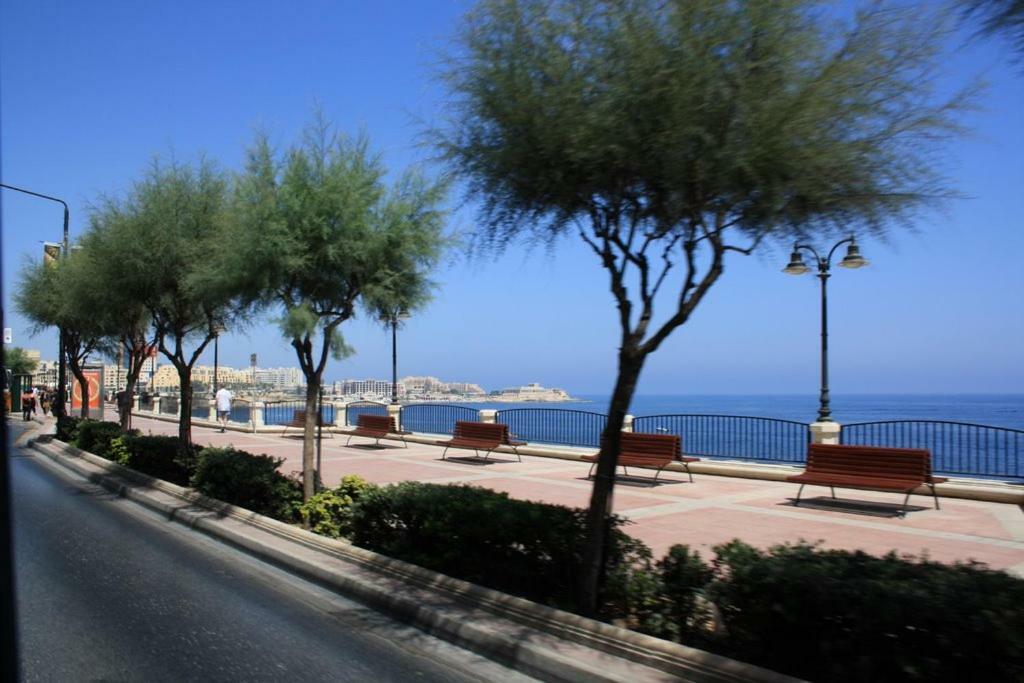 Modern 2 Bedroom Apartment In St Julians Saint Julian's Bagian luar foto